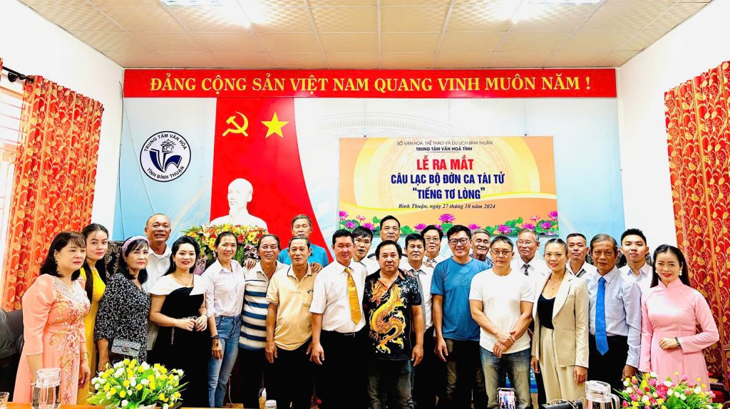 Cac thanh vien Tieng to long