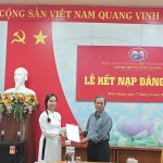 TRUNG TÂM VĂN HÓA TỈNH KẾT NẠP ĐẢNG VIÊN MỚI